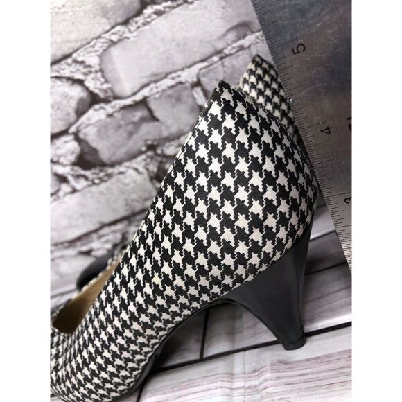 Vintage 80's BRUNO MAGLI Black White Pattern Cap Toe Heels Women Sz 6B US/36.5EU - Picture 11 of 16